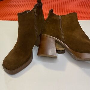 Copper key chunky platform women’s Brown Suede Ankle Boots. Size12